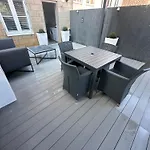 Sugar Reef - A Fantastic Modern House With Garden, Free Parking For 2 Cars, Free Use Of Electric Vehicle Point, Whitby Beach, Shops, Bars And Restaurants Just A 10 Minute Walk Away!