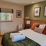 Hayne Barn Estate - 6 Luxury Lodges With Private Hot-Tubs- 1 Studio-Loft Without Hot-Tub