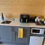 Ffrith Park Hotel Pods