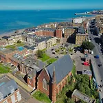 Beach & Dreamland Nearby -Pet Friendly & Garden