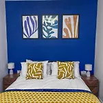 Central Flat 4 Bedroom, 2 Bathroom - Staybynumbers