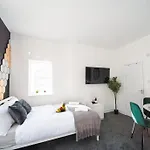 Open Mind Property - 1 Bedroom, 2 Beds & 4 Guests
