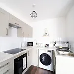 Open Mind Property - Hottub & 1 Double Bed