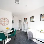 Open Mind Property - 1 Bedroom, 2 Beds & 4 Guests