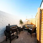 Open Mind Property - Hottub & 1 Double Bed