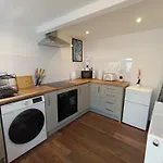 Open Mind Property - Hottub, 2 Guests & 1 Bed