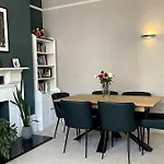 Beautiful, Modern & Spacious Flat By The Sea