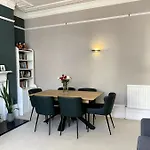 Beautiful, Modern & Spacious Flat By The Sea