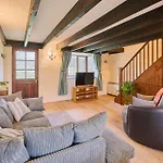 Host & Stay - Providence Cottage