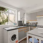 Two Bedroom By Brookland Stays Serviced Accommodation Short Lets Brighton & Hove With Free Wifi