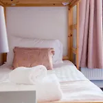 Reduction On Short Stays - Perfect For Large Groups, 8Min Walk To Stadium, Comfy House With Parking