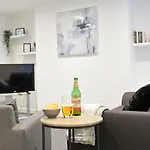 Modern, Spacious, Central 2-Bed Plymouth Apartment