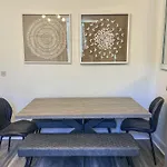 Central Flat 3 Bedroom, 2 Bathroom - Staybynumbers