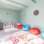 Pass The Keys 4-Bedroom Seafront House In Southend Sea Views