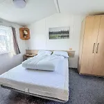 6 Berth Staycation Caravan Nearby Clacton-On-Sea In Essex Ref 26254E