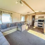 6 Berth Caravan For Hire With Wifi At Seawick Holiday Park In Essex Ref 27025Hv