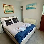 3 Bed Georgian Grade II Listed Townhouse Close To Tunnel Beaches