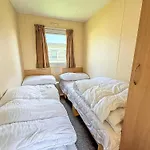 Cosy 8 Berth Caravan At Highfield Grange Holiday Park In Essex Ref 26724Wr