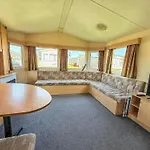 Cosy 8 Berth Caravan At Highfield Grange Holiday Park In Essex Ref 26724Wr