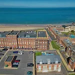 Beach & Dreamland Nearby -Pet Friendly & Garden