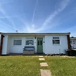 Green Farm, Three Bedroom, Pet Friendly, Free Wifi With Bed Linen And Towels Included Plus Free Pool Passes!
