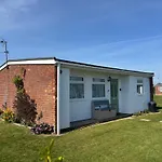 Green Farm, Three Bedroom, Pet Friendly, Free Wifi With Bed Linen And Towels Included Plus Free Pool Passes!