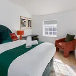 Flatzy - City Centre Mansion 2, Sleeps 22, 4 Baths