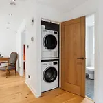 Victorian Villa Apartment - Free Parking
