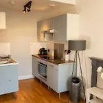 Comfy 1 Bedroom Flat In Edinburgh City Centre