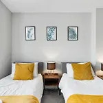 'Bright Gem By The Sea' Premium Central 2 Bedroom Flat
