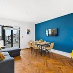 Spectacular 3-Bed Apt With Sea View, Terrace & Balcony At Central Brighton