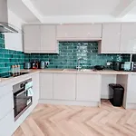 Central Apartment- Stunning Sea Views- 100M To Beach- Brand New For 2025- Sleeps 6