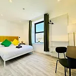 Central Bournemouth - 2-Bedroom - 4 Guests - Prime Spot