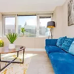 Hazelnut Seafront One Bedroom Bn1Gre17