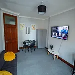Sea View One Bedroom Apartment In Lowestoft By Eason Stays, Ideal For Offshore Workers & Short Stays, With Free Parking