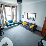 Sea View One Bedroom Apartment In Lowestoft By Eason Stays, Ideal For Offshore Workers & Short Stays, With Free Parking