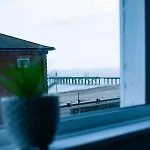 Beach View One Bedroom Apartment In Lowestoft By Eason Stays, Ideal For Offshore Workers & Short Stays- With Free Parking!