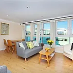 Edinburgh Central 2-Bedroom Apartment With Free Parking And Stunning Views