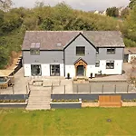 5 Bed In Caernarfon 80729