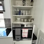 1St Floor Flat In Mews