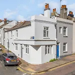 Stunning 1 Bedroom House Central Terminus Road
