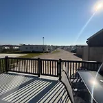 Golden Palm Resort - Palm Grove Lodge 1, Hot Tub, Wifi & Pet Friendly - Meadow Lakes Caravan & Lodge Hire