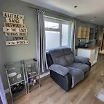 Modern One-Bed Flat With Patio