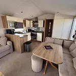 Neptune Bank 85- Coastfields, No Pets, Wifi And Tvs In Bedrooms, Bed Linen - Meadow Lakes Caravan & Lodge Hire
