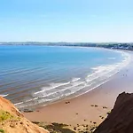 Beach Approach Cottage - 30 Steps From Beach - Luxury House With Covered Table Tennis - Netflix Smart Tv