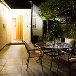 Beach Approach Cottage - 30 Steps From Beach - Luxury House With Covered Table Tennis - Netflix Smart Tv