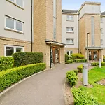 Saughton Suite With Views Of Water Of Leith