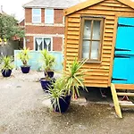 The Sashes - Stylish Apartment - Free Parking - Ultrafast Wifi - Smart Tv - Netflix - Sleeps Up To 6! Close To Poole Town Center & Sandbanks & Bournemouth