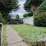 Long Stay Discounts! Spacious Home Free Parking