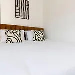 Contractor-Friendly 4-Bed 2-Bath Apartment, Fast Wifi, Central Redcar